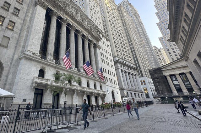 Thị trường chứng khoán hôm nay: Wall Street suy yếu trước bài phát biểu được mong đợi cao